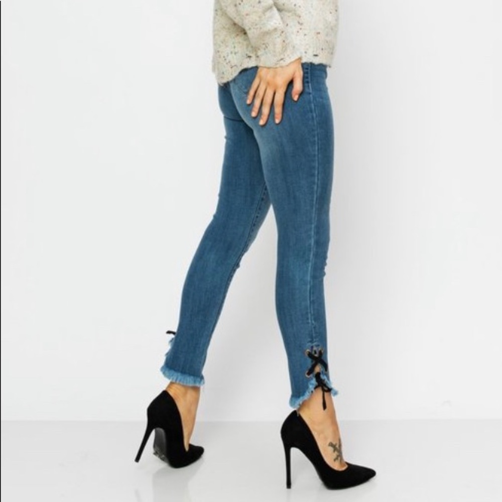 Frayed hem lace up ankle jeans
